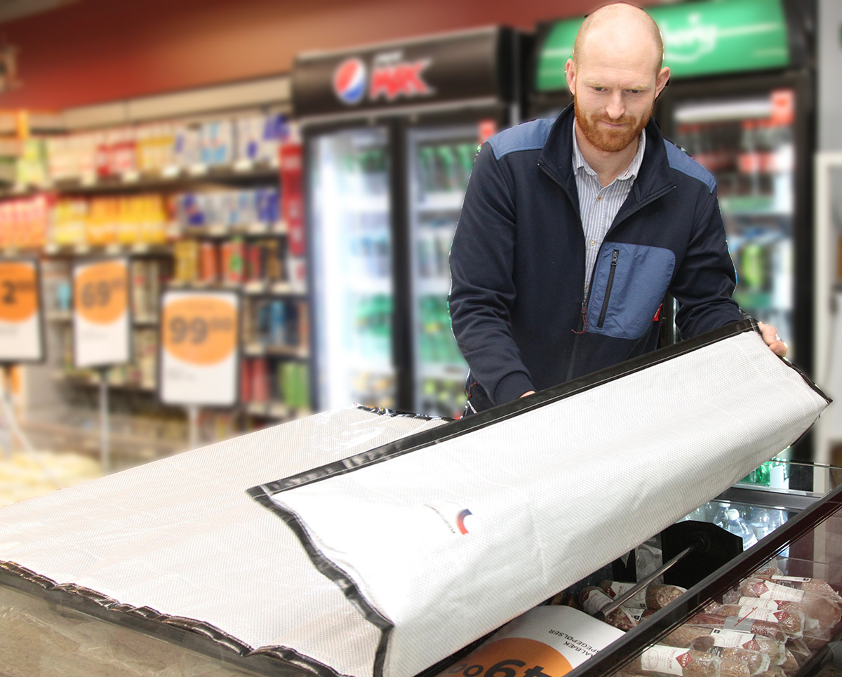 High energy prices cause retail stores to cover open refrigerated counters with insulating mats from Combitherm.